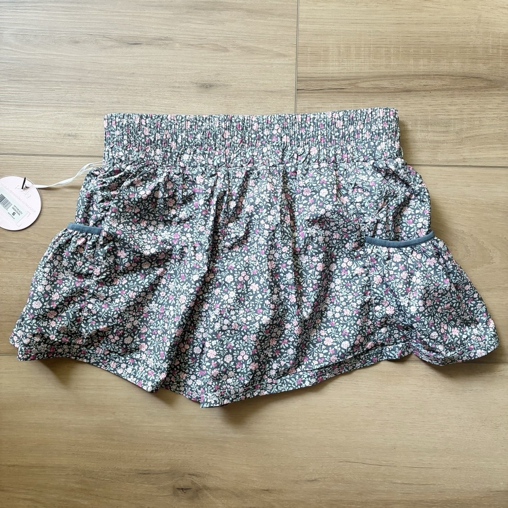 NWT Posie Active Green Floral Cute Girly Workout Pockets Shorts Womens Small - Picture 3 of 6